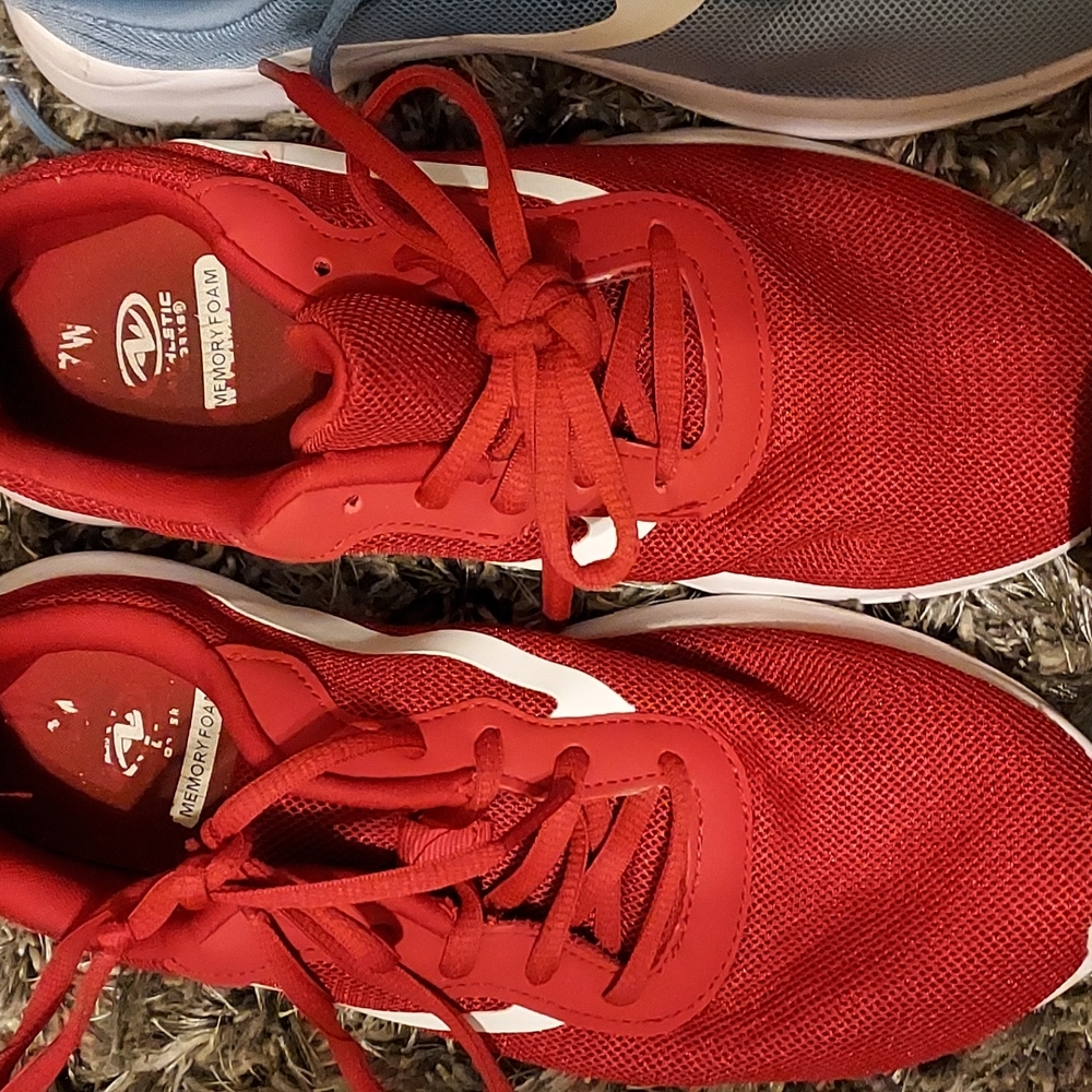 Small shoe bundle. - Picture 5 of 7